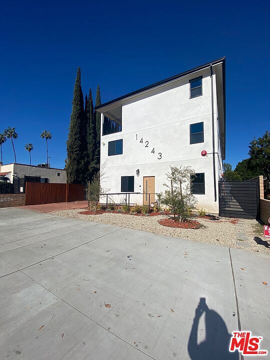 1st image of 14243 Victory Blvd #2