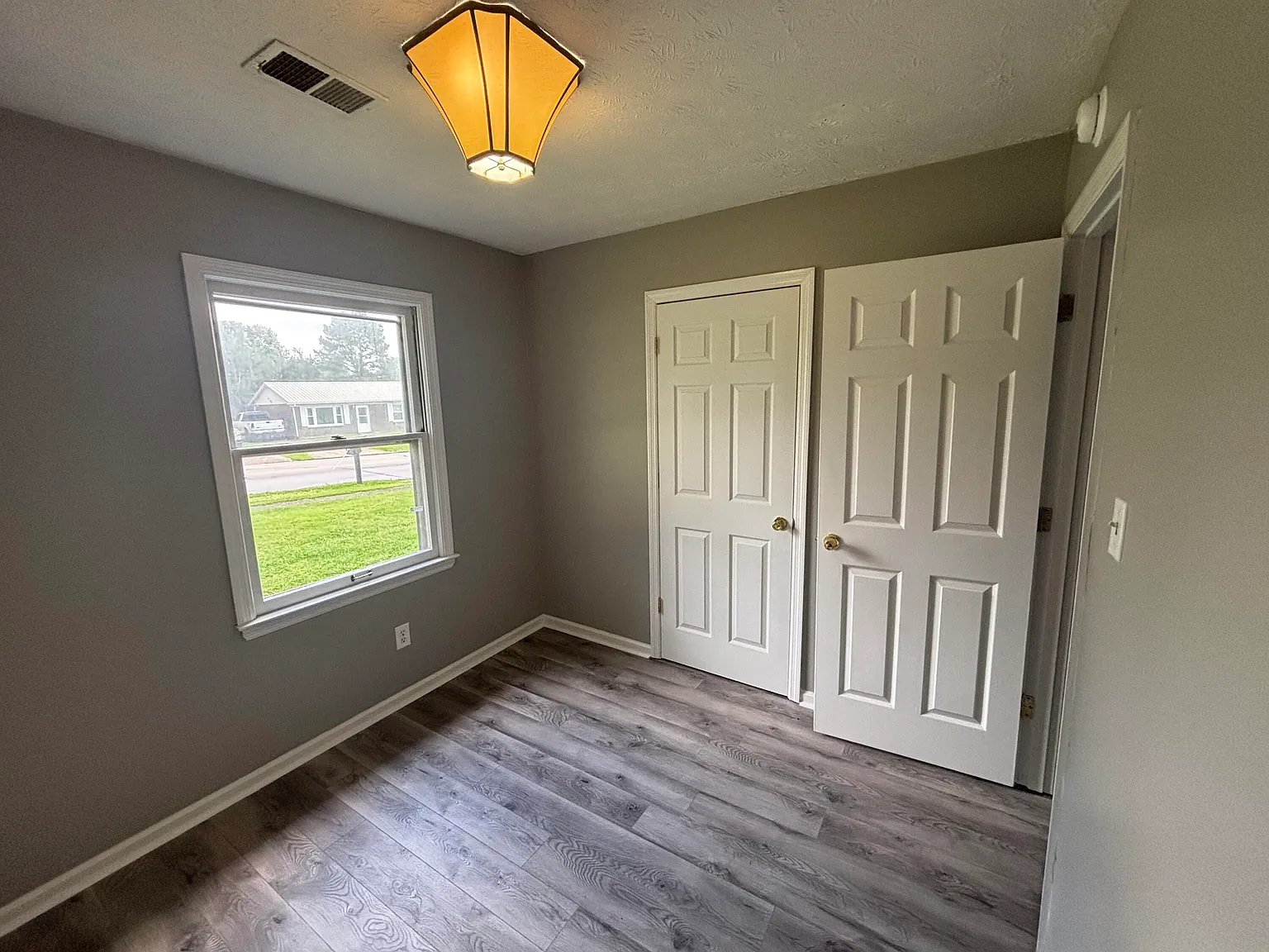 3 bed, 1.0 bath, 1092 sqft, $1,650 — Photo 4