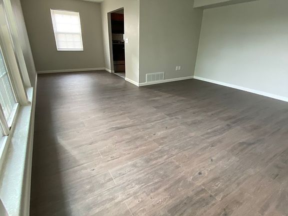 5th image of 170 Westmount Dr APT 14