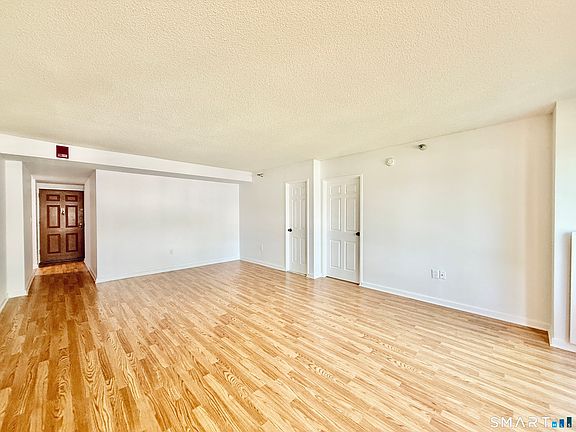 5th image of 127 Greyrock Place #506