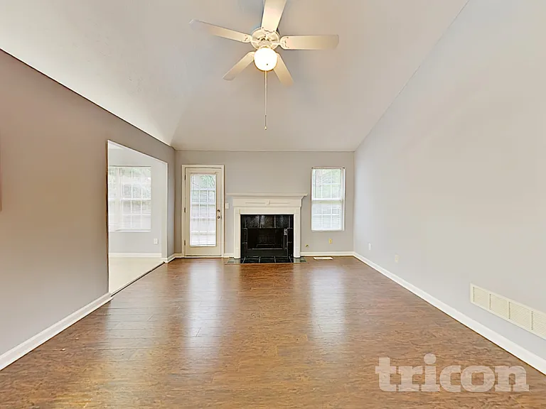 2331 Sandspring Dr SW — Photo 2