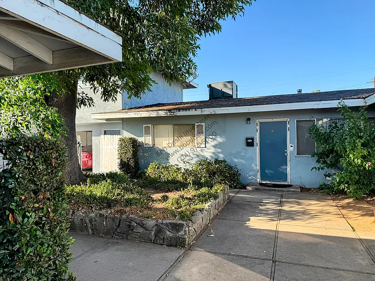 62 N San Mateo St #C — Photo 2