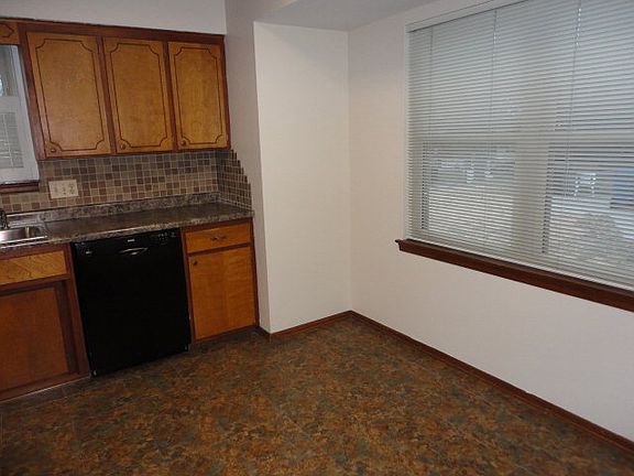 3rd image of 821 Air View Dr