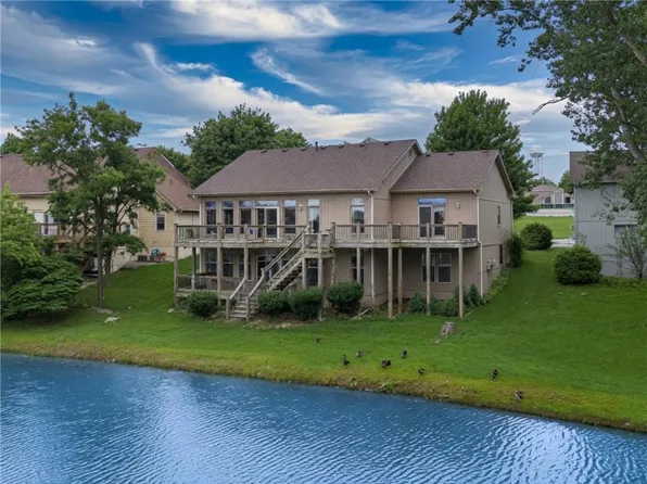 7809 N Revere Dr, Kansas City, MO 64151