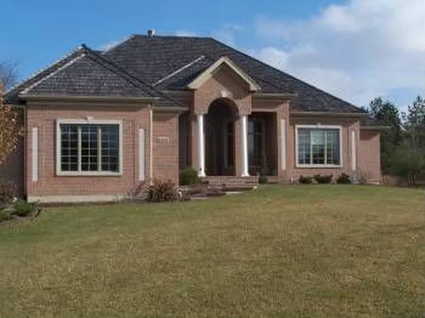 1524 Yellowhead Ct, Woodstock, IL 60098