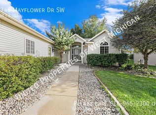 1746 Mayflower Dr SW, Wyoming, MI 49519