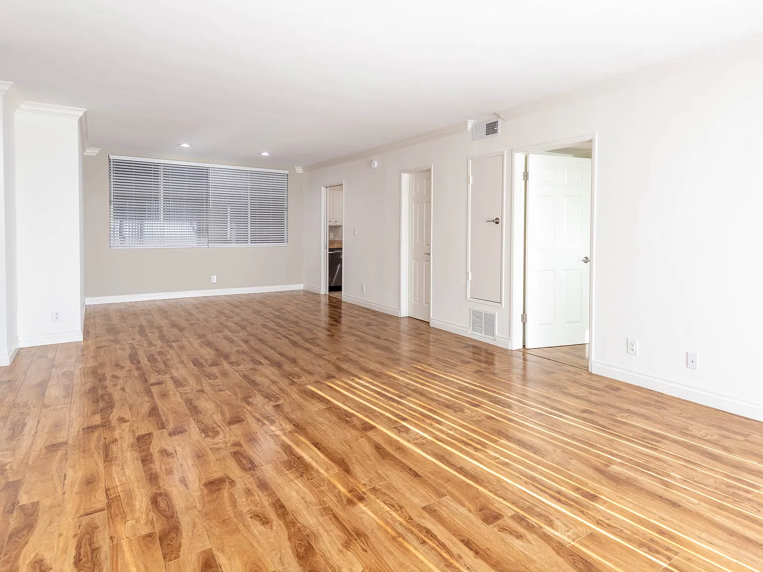 1 bed, 940 sqft, $3,195 — Photo 3