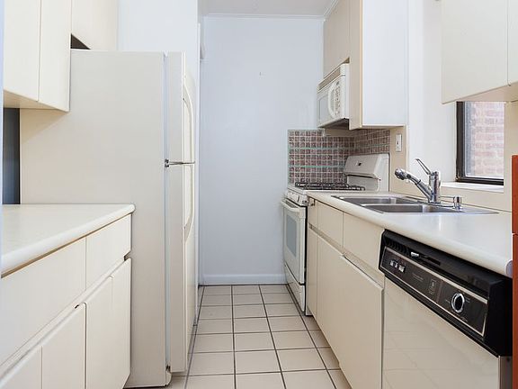 4th image of 317 W 95th St #C5