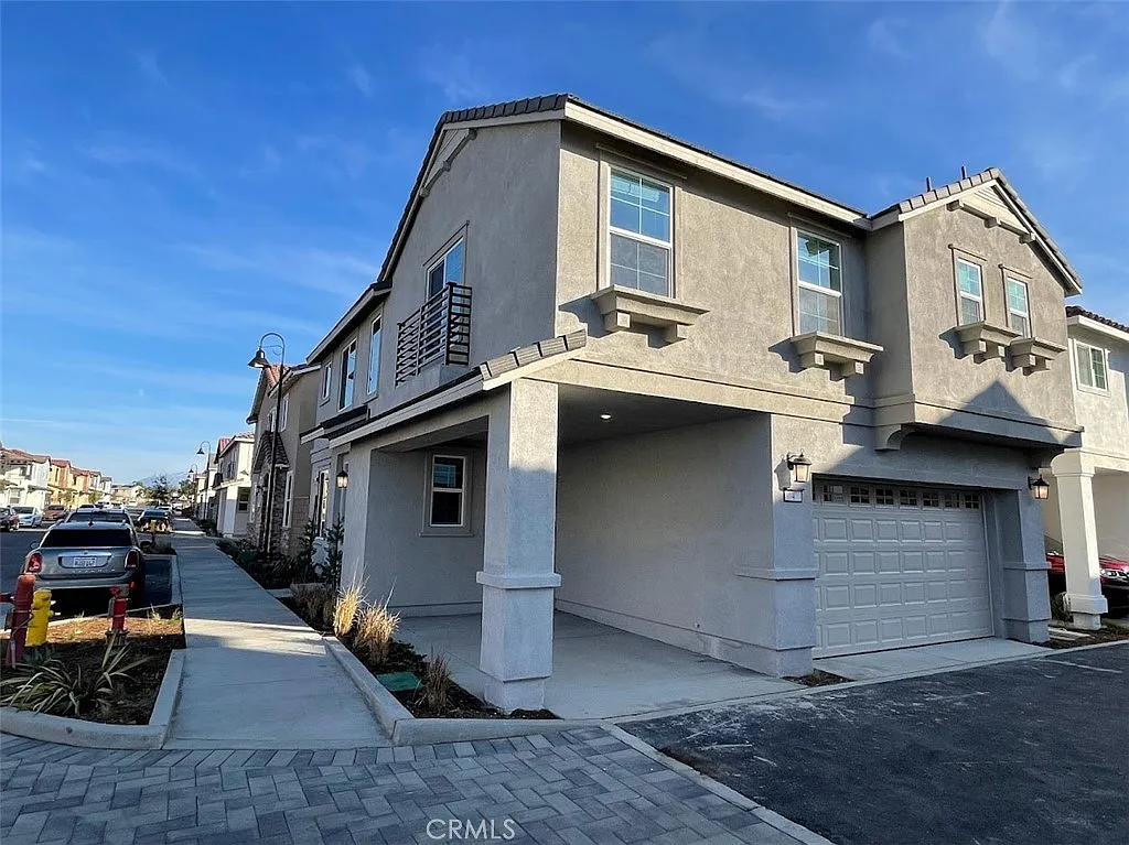 4 bed, 2.5 bath, 1963 sqft, $3,500 — Photo 2