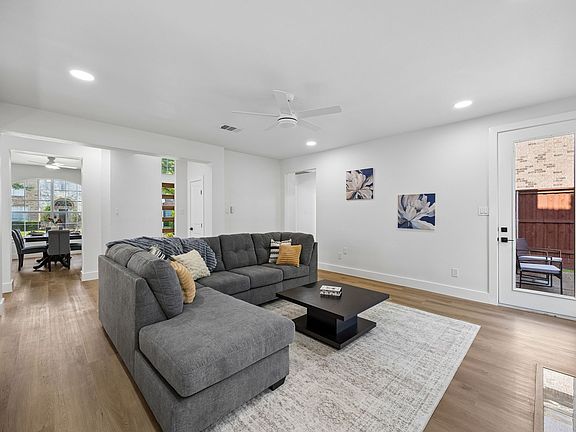 3rd image of 3409 Burnet Dr