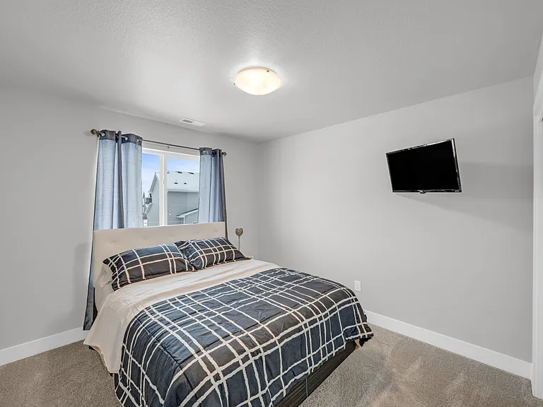690 SE Drumlin Dr — Photo 17