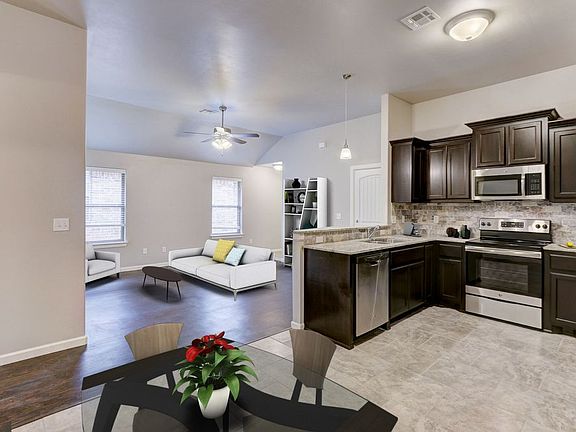 3rd image of 4320 Edinburg Way