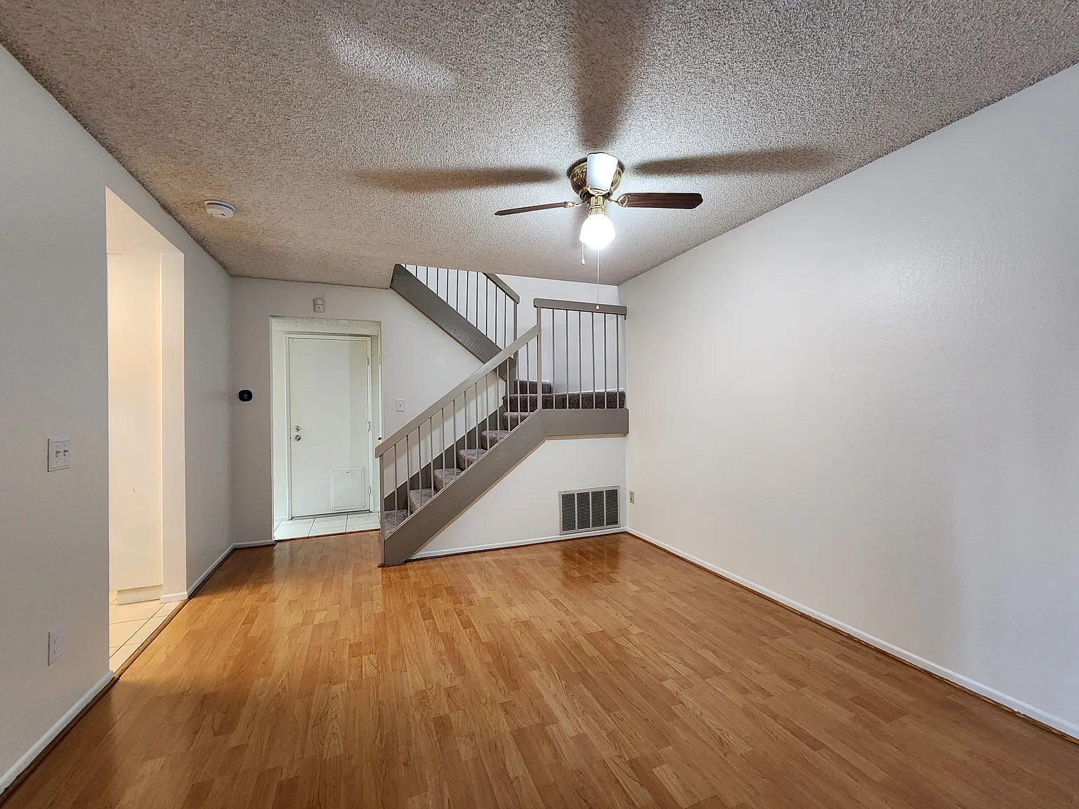 3 bed, 2.5 bath, 1345 sqft, $2,900 — Photo 3