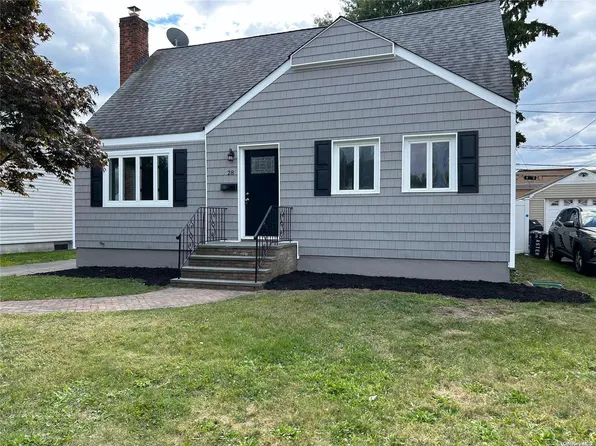 28 Aster Avenue, Merrick, NY 11566