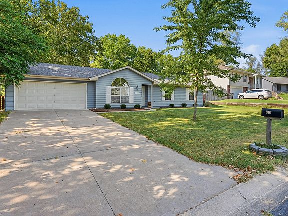 3rd image of 901 W Prairieview Dr