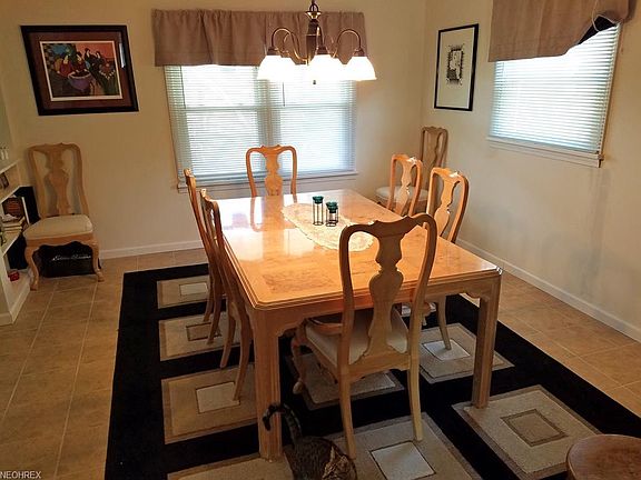 4th image of 372 Atterbury Blvd