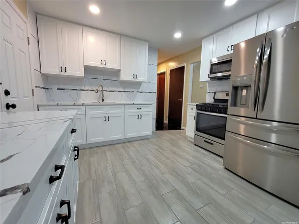 16 Windsor Parkway, Hempstead, NY 11550
