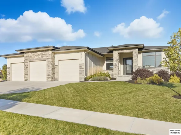 21432 B St, Elkhorn, NE 68022
