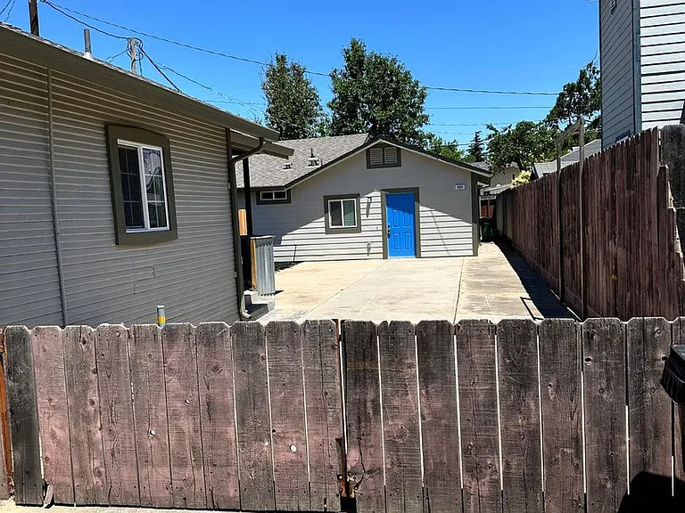 307 W Forrest Ave — Photo 2