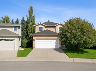 26 SW Mount Robson Close SE, Calgary, AB T2Z 2B8
