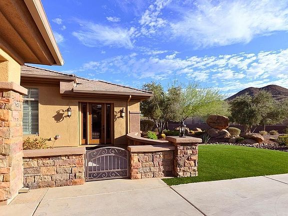 Front entryway with separate casita entrance