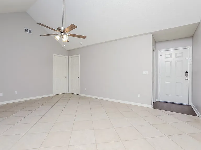 1833 Iroquois Dr — Photo 4