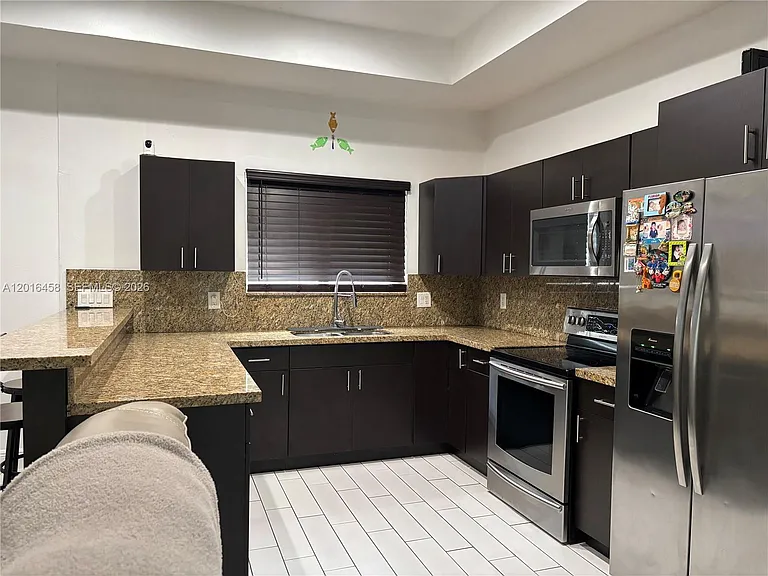 1131 SW 86th Ave — Photo 5
