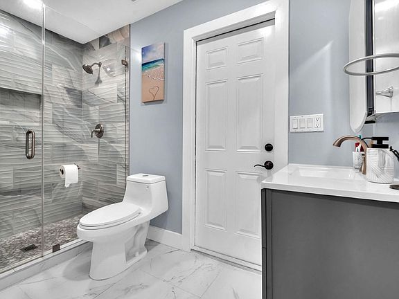 5th image of 4406 SW 37th Ave #0