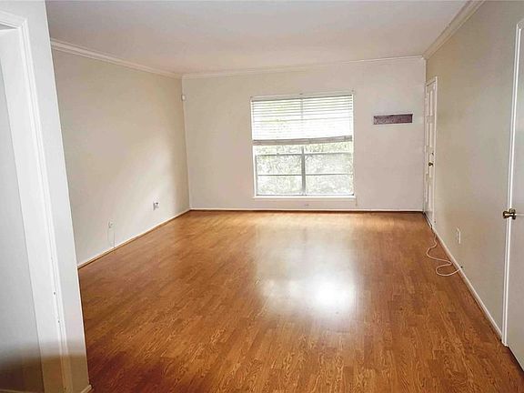 3rd image of 1809 Stoney Brook Dr APT 204