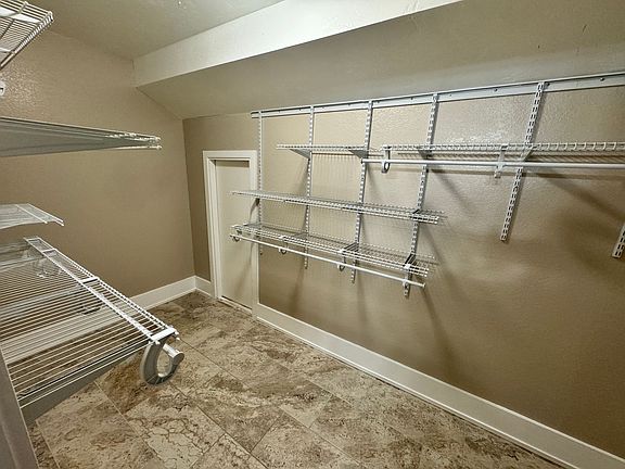 5th image of 424 Tepatitlan Ct