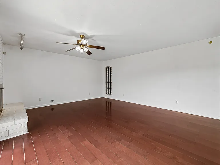 10239 Green Ash Rd — Photo 18