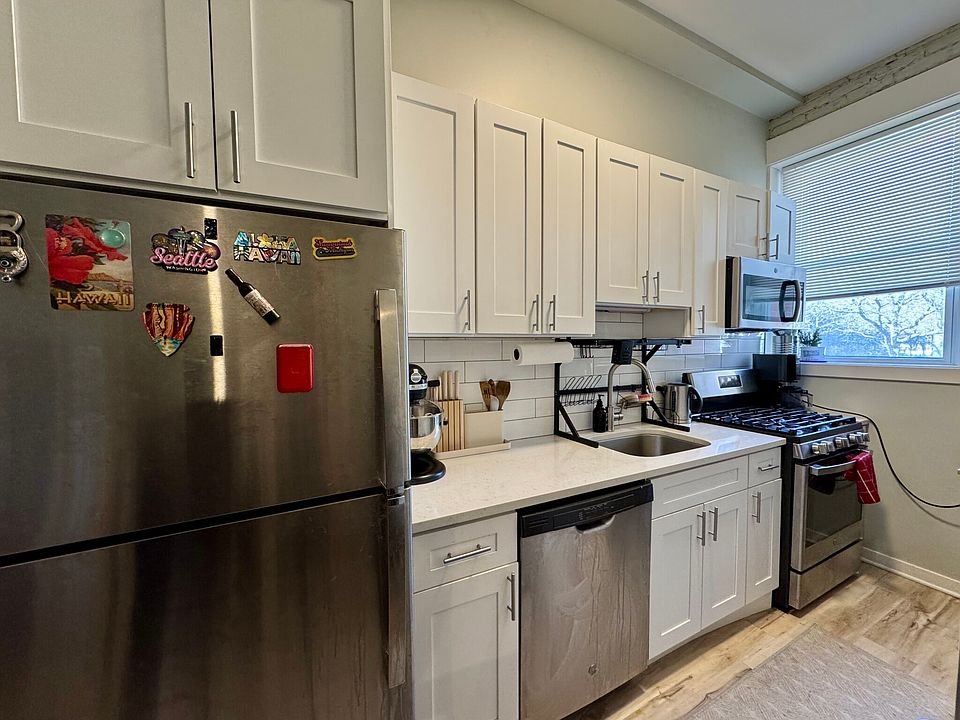 1st image of 1057 W Belden Ave APT 2B