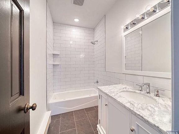 4th image of 70 Linwood Ave APT 2S