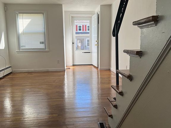 3rd image of 563 Laurel Hill Ave Unit A