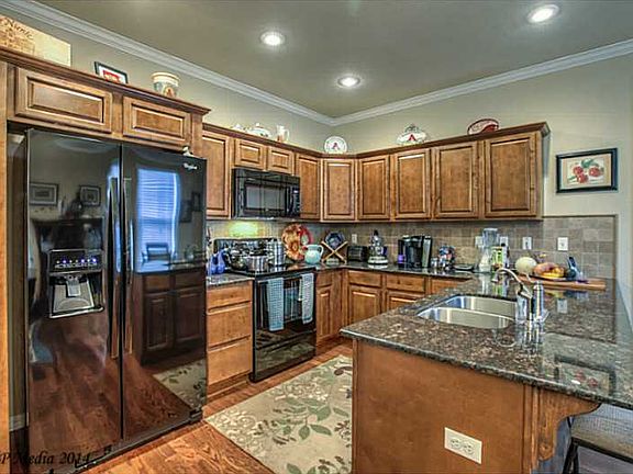 3rd image of 1252 S Oxbow Way