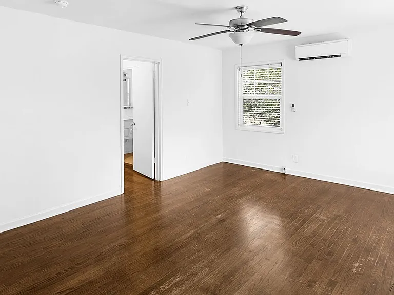 Magnolia Court — Photo 15