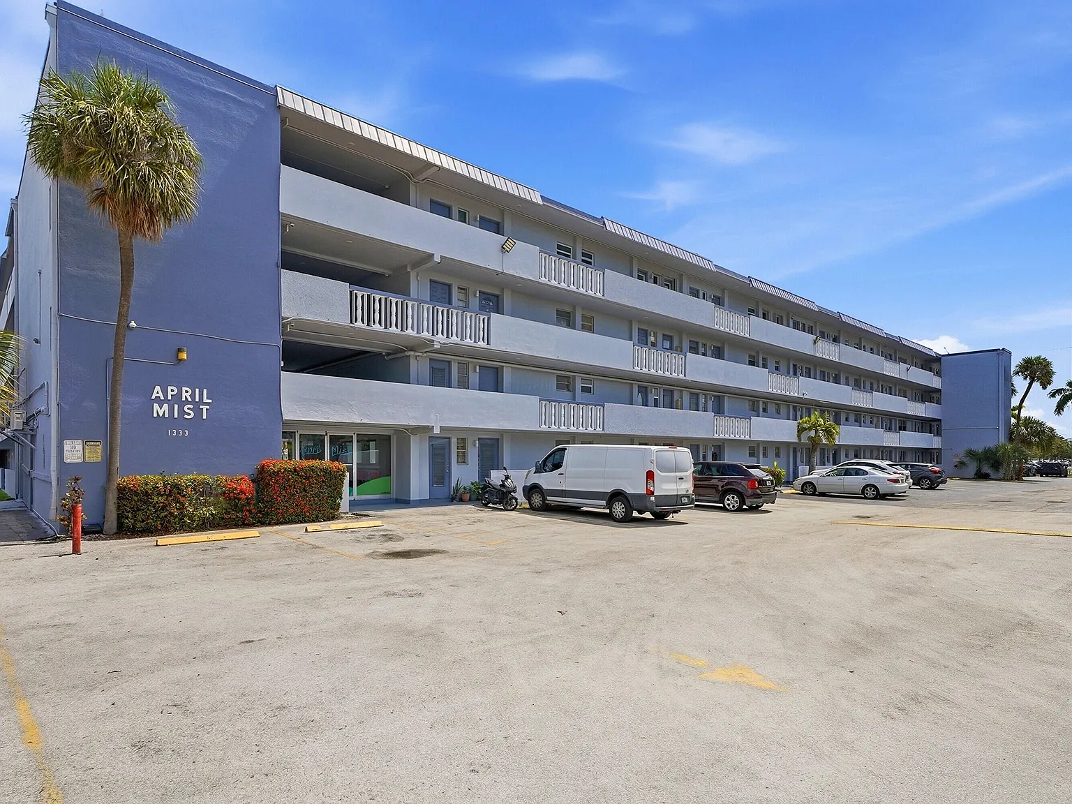 1 bed, 1.0 bath, 678 sqft, $1,350 — Photo 1