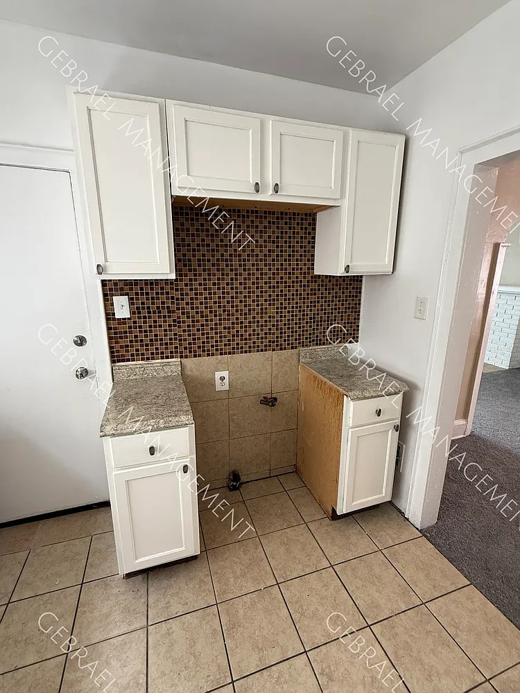 12686 - 12688 Stoepel Ave — Photo 3