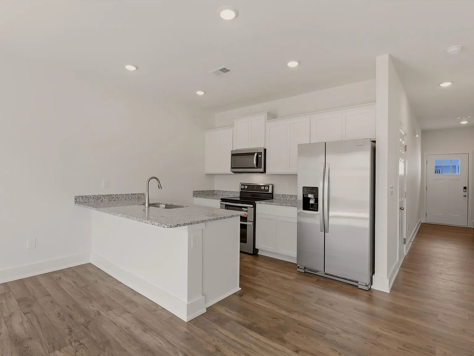 3 bed, 2.5 bath, 1380 sqft, $1,900 — Photo 4