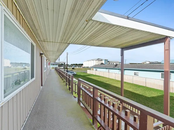 672 Ocean Shores Blvd NW, Ocean Shores, WA