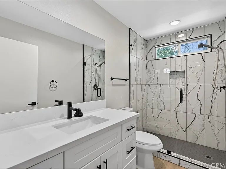 8416 Burnet Ave #7 — Photo 21