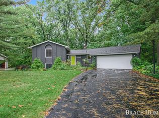 2485 Northboro Ct NE, Grand Rapids, MI 49525