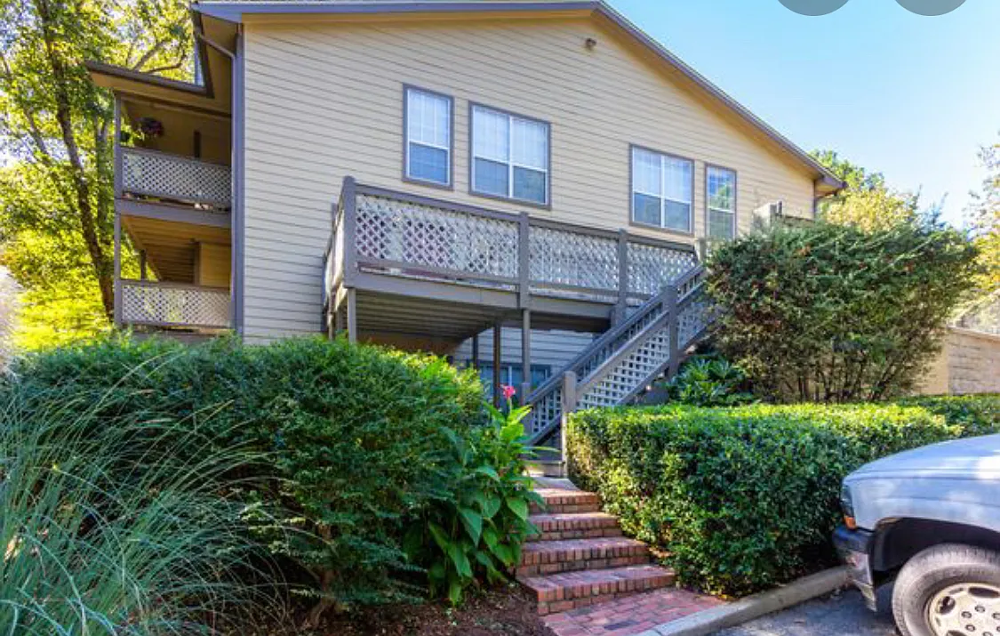 2 bed, 1226 sqft, $1,900 — Photo 2