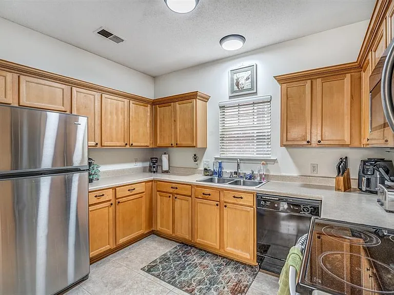 10222 Sterling Ridge Dr — Photo 9