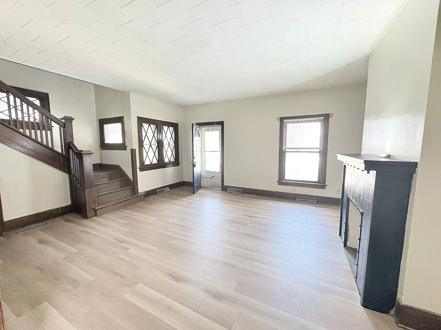 3 bed, 1213 sqft, $1,099 — Photo 2