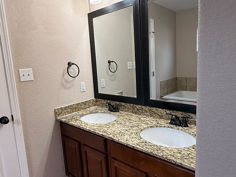 608 Ridge Point Dr — Photo 15