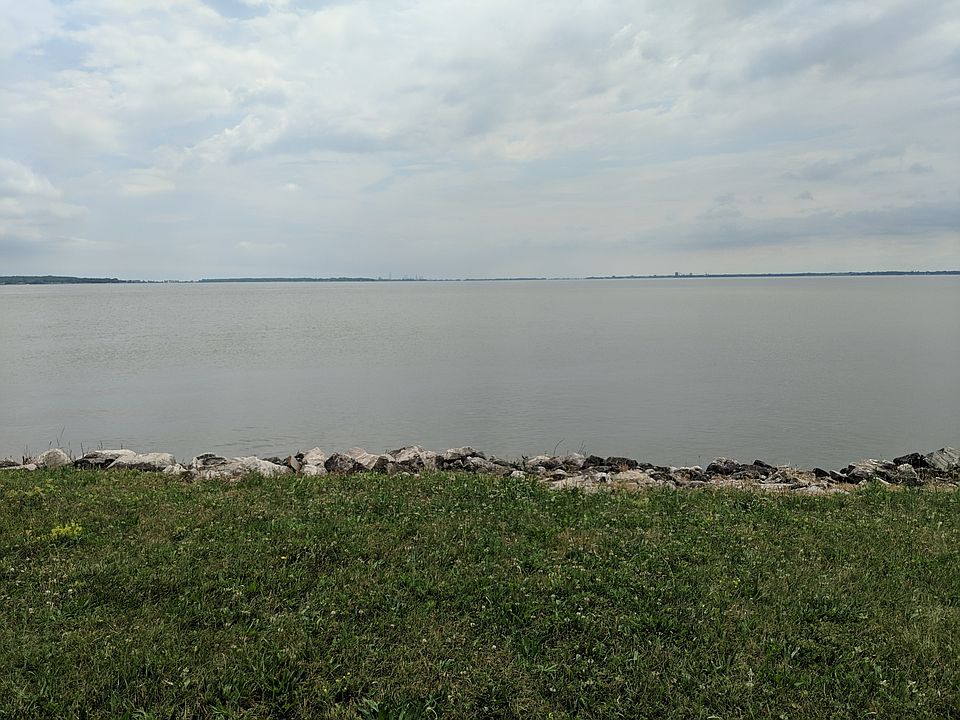 1st image of 2825 S Waterside Ct