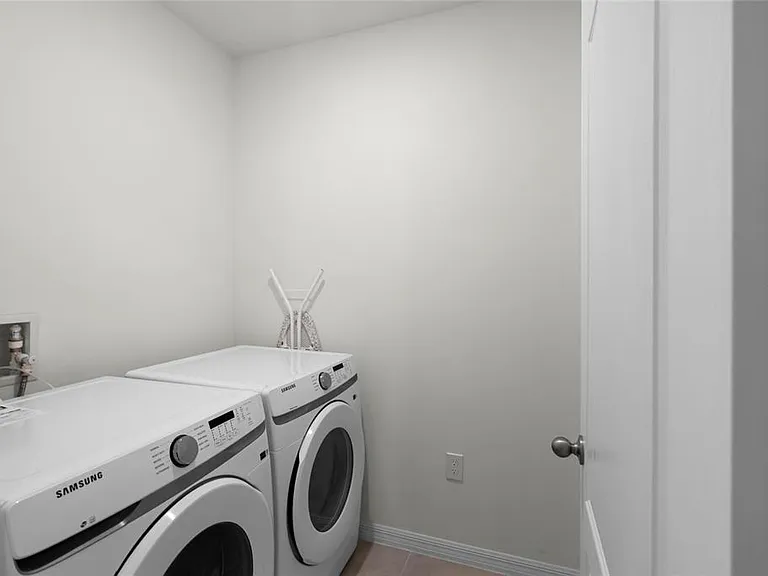 1340 Daisy Field Dr — Photo 19
