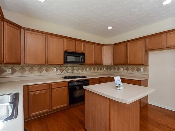 2nd image of 1914 Longmont Dr