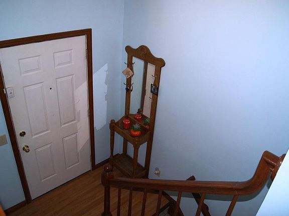3rd image of 10 Maplewood Ct